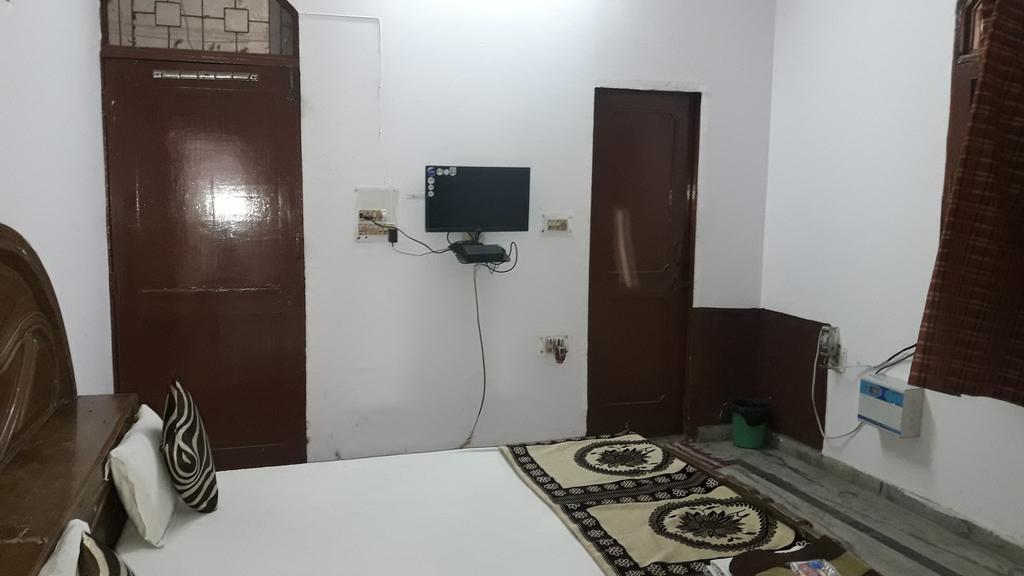 Oyo Rajdhani Guest House Faridabad Exterior foto
